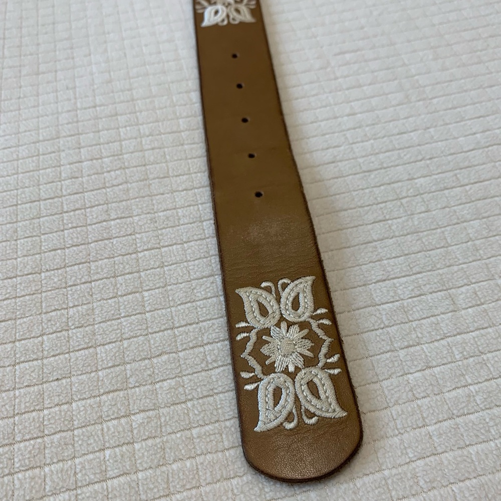 Lucky Brand embroidered leather belt - Picture 4 of 8